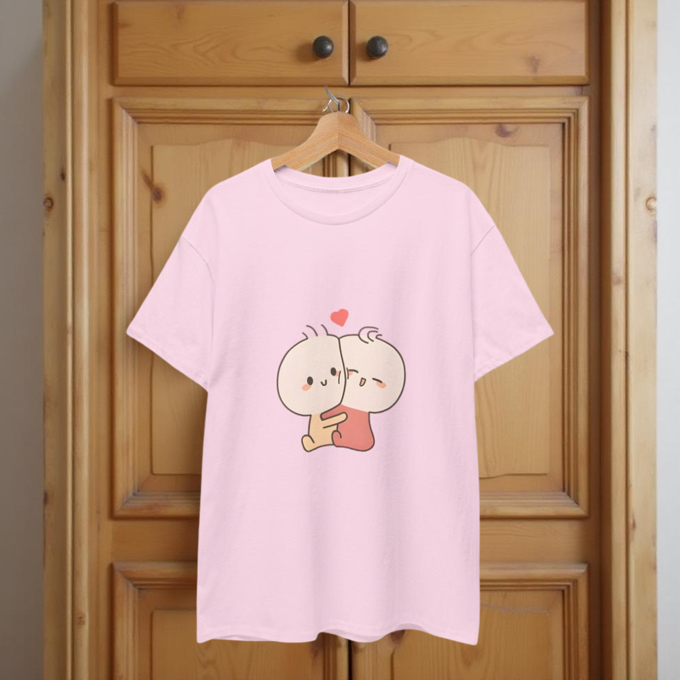 Chippi-Zwillinge umarmen sich 