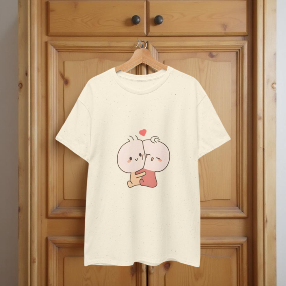 Chippi-Zwillinge umarmen sich 